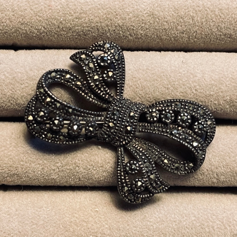 925 Sterling Silver Vintage Marcasite Ribbon Bow Brooch